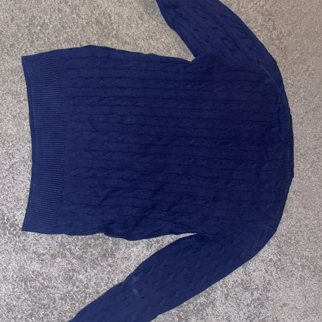 Marinblå kabelstickad tröja från GANT - 1