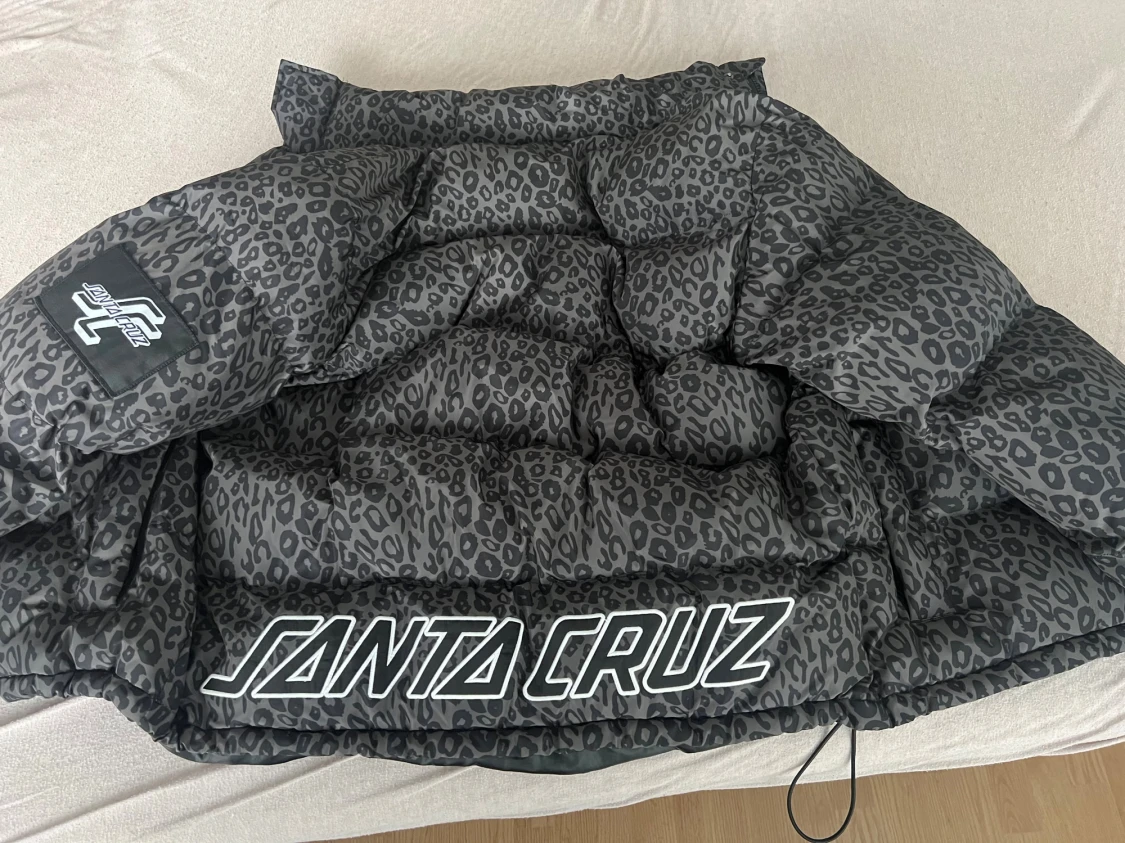 Leopardmönstrad pufferjacka Santa Cruz