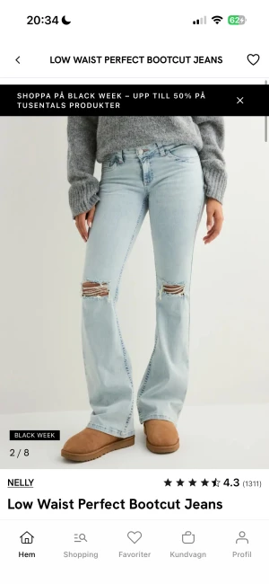 Bootcut ljusblå jeans från Nelly -  ljusblå bootcut jeans från Nelly. Low waist. I storlek: 32 med innerben ca80cm. Skriv prisförslag!! Typ använda 2-3 gånger sp nästan nya
