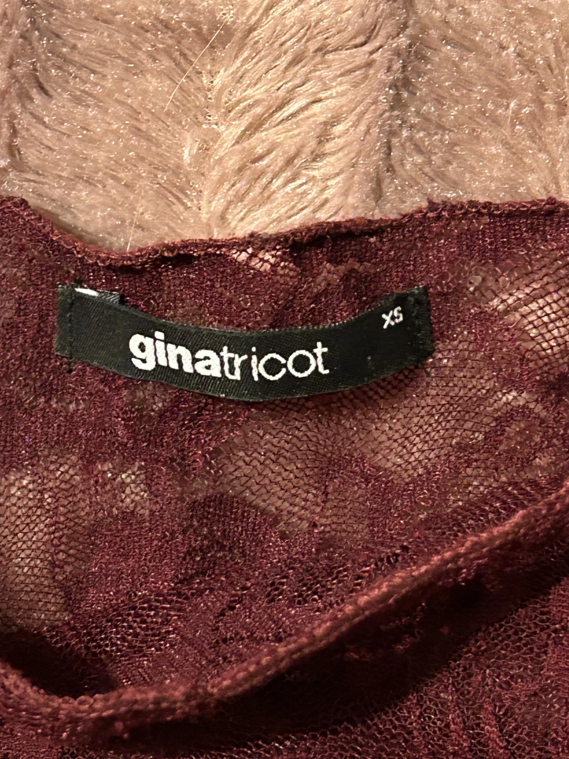 Vinröd spetsblus från Gina Tricot - 1