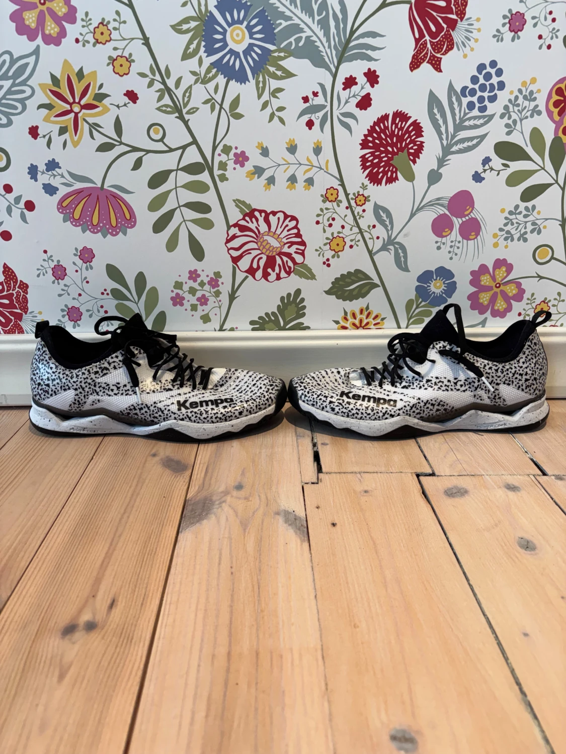 Kempa Wing Lite 2.0 svartvit