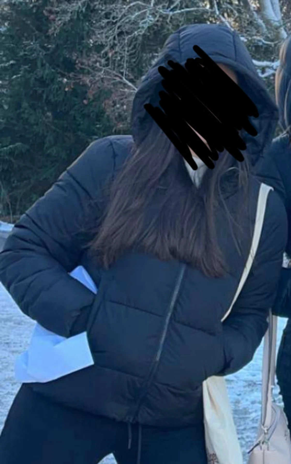 Svart pufferjacka med luva - 1