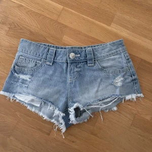 Jeans shorts 14+ XXS - Jeansshorts från Gina Tricot i storlek 14+ XXS. Material: 100% bomull. Mycket fint skick. 