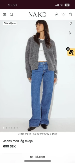 Jeans med låg midja - Lågmidjade jeans från NA-KD säljer då det tyvärr var fel storlek