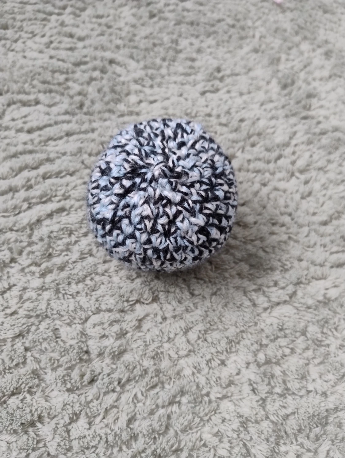 Handgjord virkad stressboll