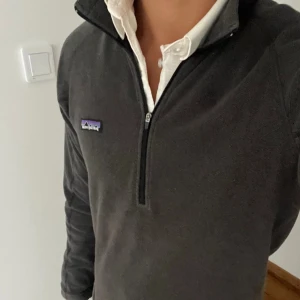 Patagonia fleece - Vintage Patagonia Fleece | Oanvänd | Passar skit bra nu när det är lite kyligare tider | Hör av dig vid minsta fråga eller fundering 📩
