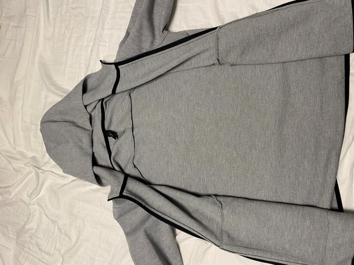 Grå hoodie från SOC med dragkedja - 1