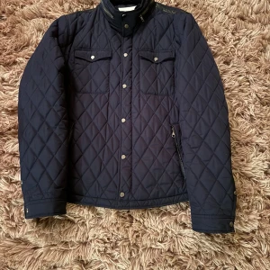 Quiltad jacka  - Quiltad jacka från Zara| Stl:L | Nypris-999kr | säljes för 419kr | skick 9/10 | 