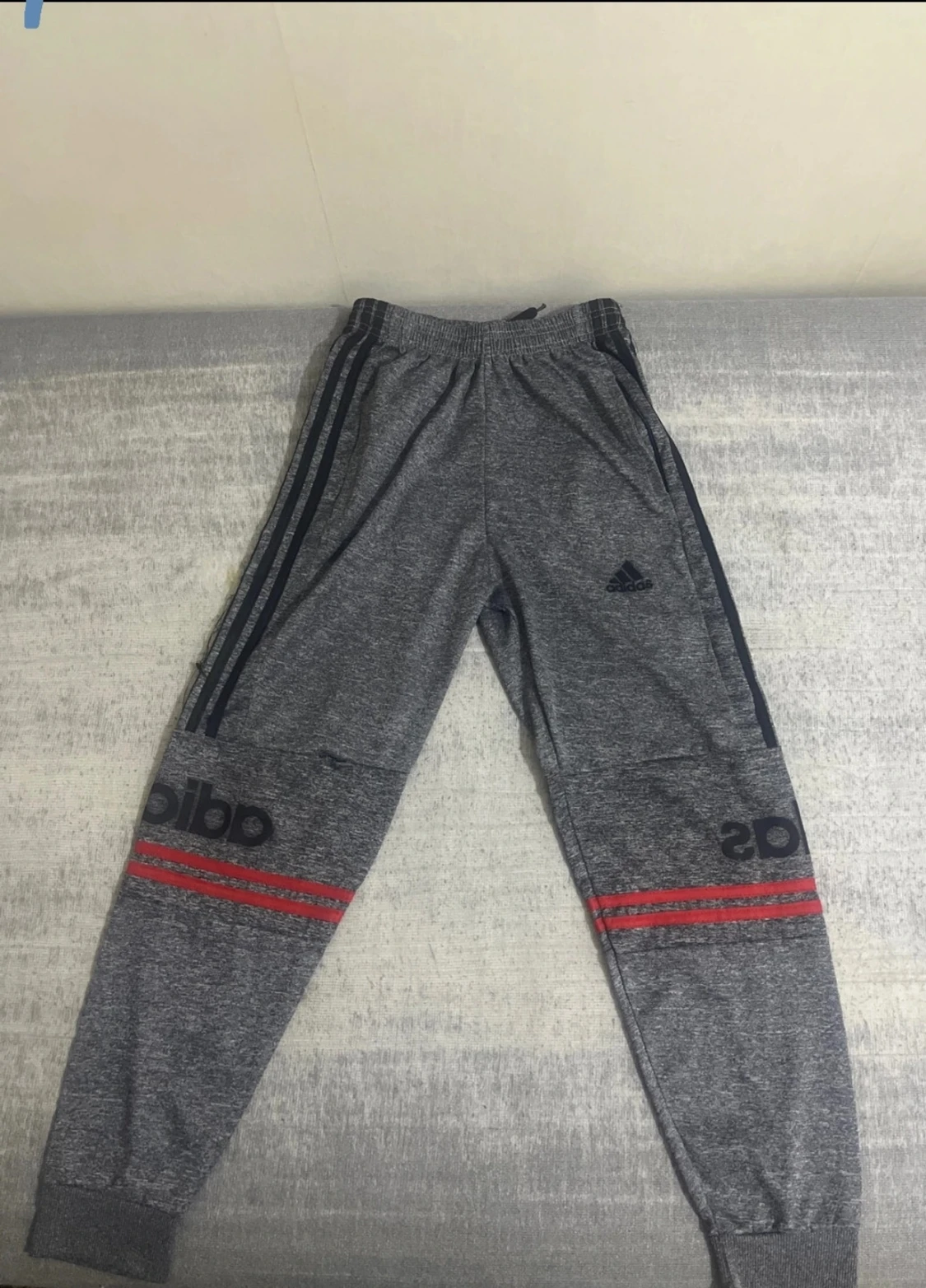 Grå mjukisbyxor från Adidas - 2