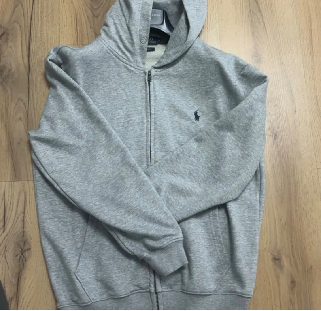 Grå hoodie från Polo Ralph Lauren