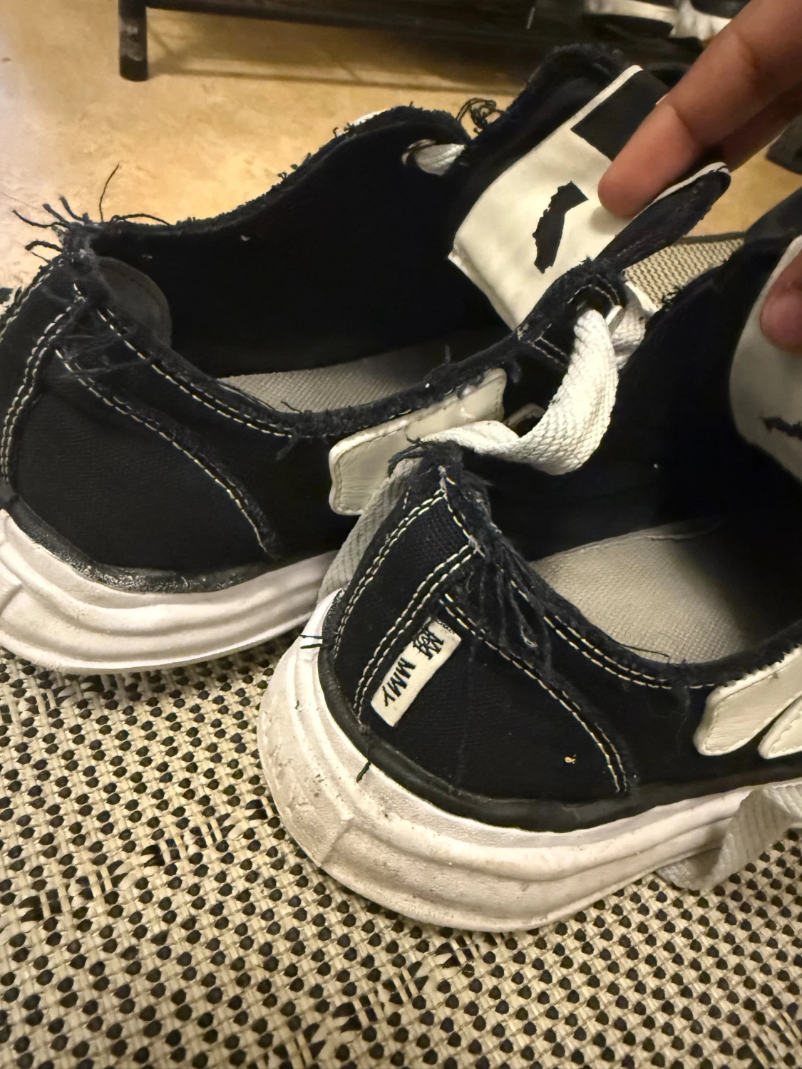 Maison miharas x Amiri size 43 I färgen svartvitt dem behöver ba en rengöring annars är de bra - 3