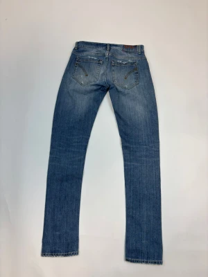 Dondup Jeans - Ett par riktigt snygga jeans från Dondup i storlek 30. Priset är 549 men kan gå ner vid snabb affär!