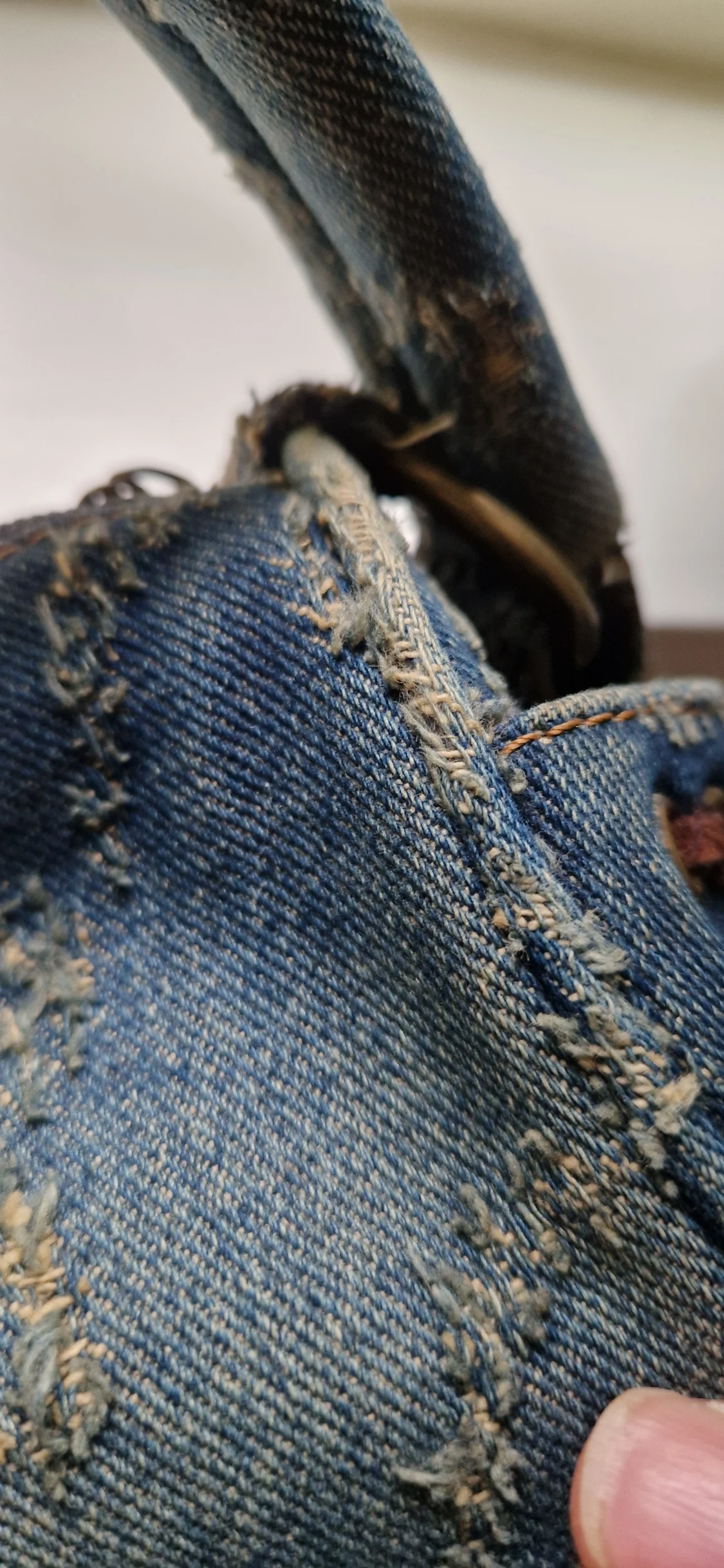 Blå axelväska i denim med dragkedja - 2