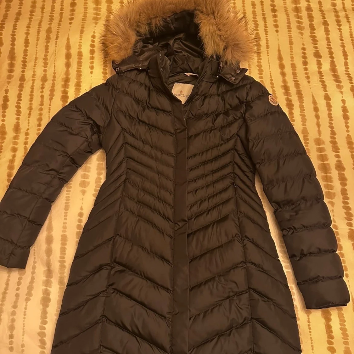 Svart lång dunjacka från Moncler