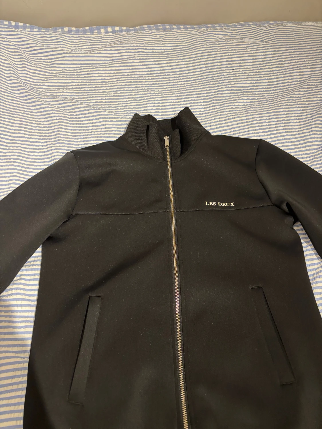 Svart bomberjacka från Les Deux - 1