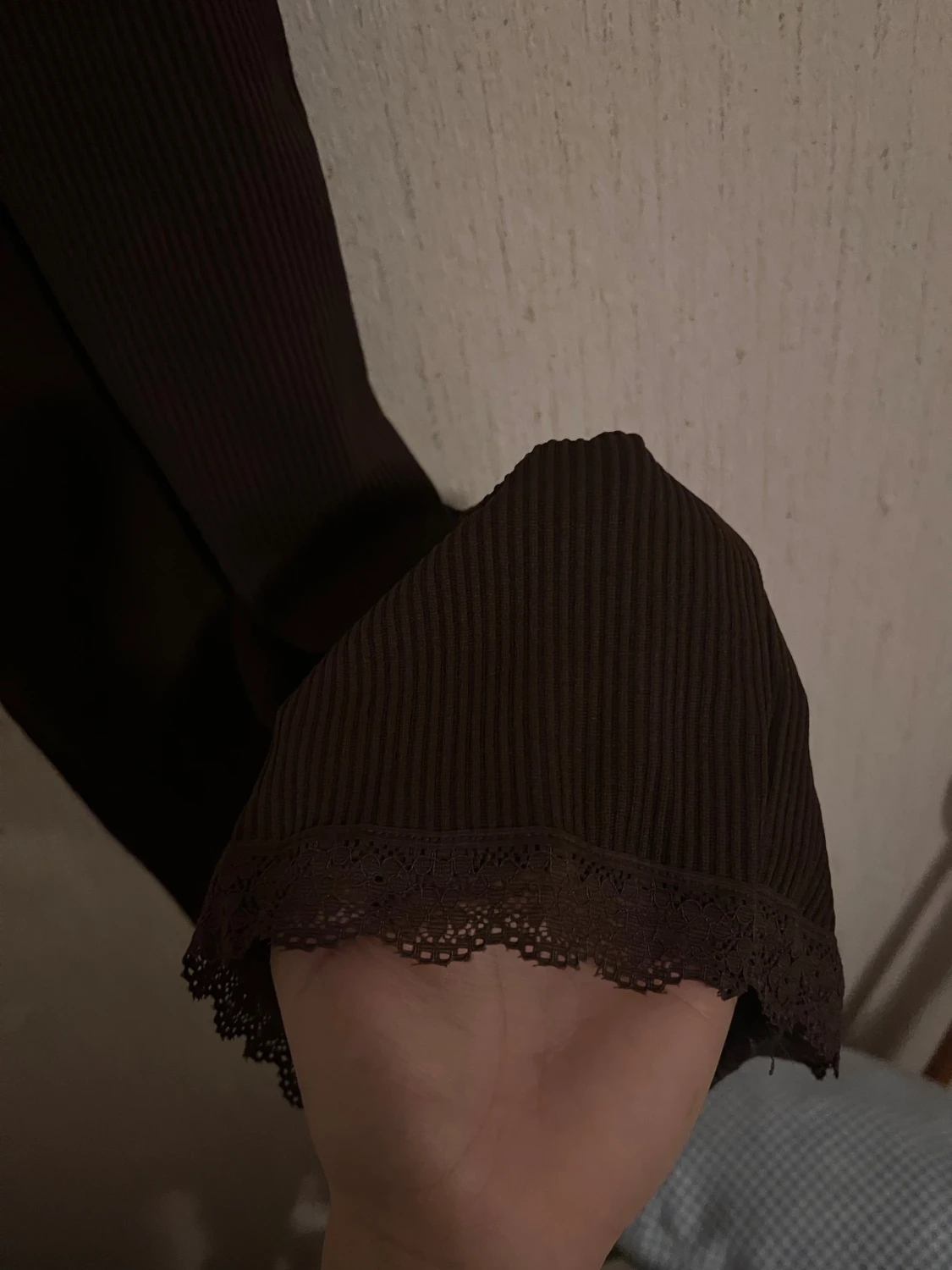 Brun ribbad spetsklänning med rosett - 3