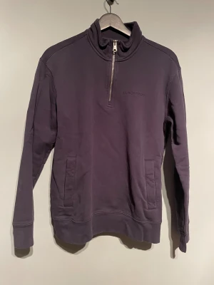 J.Linderberg Tröja - Storlek S. Knappt använd men några defekter 