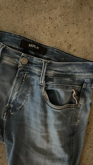 Replay jeans  - Byxorna är i bra skick fast än jag har använt dem ganska mycket. De har varit mina favoriter eftersom de är så bra gjorda. Priset kan bli lägre om du köper mina andra replayjeans!