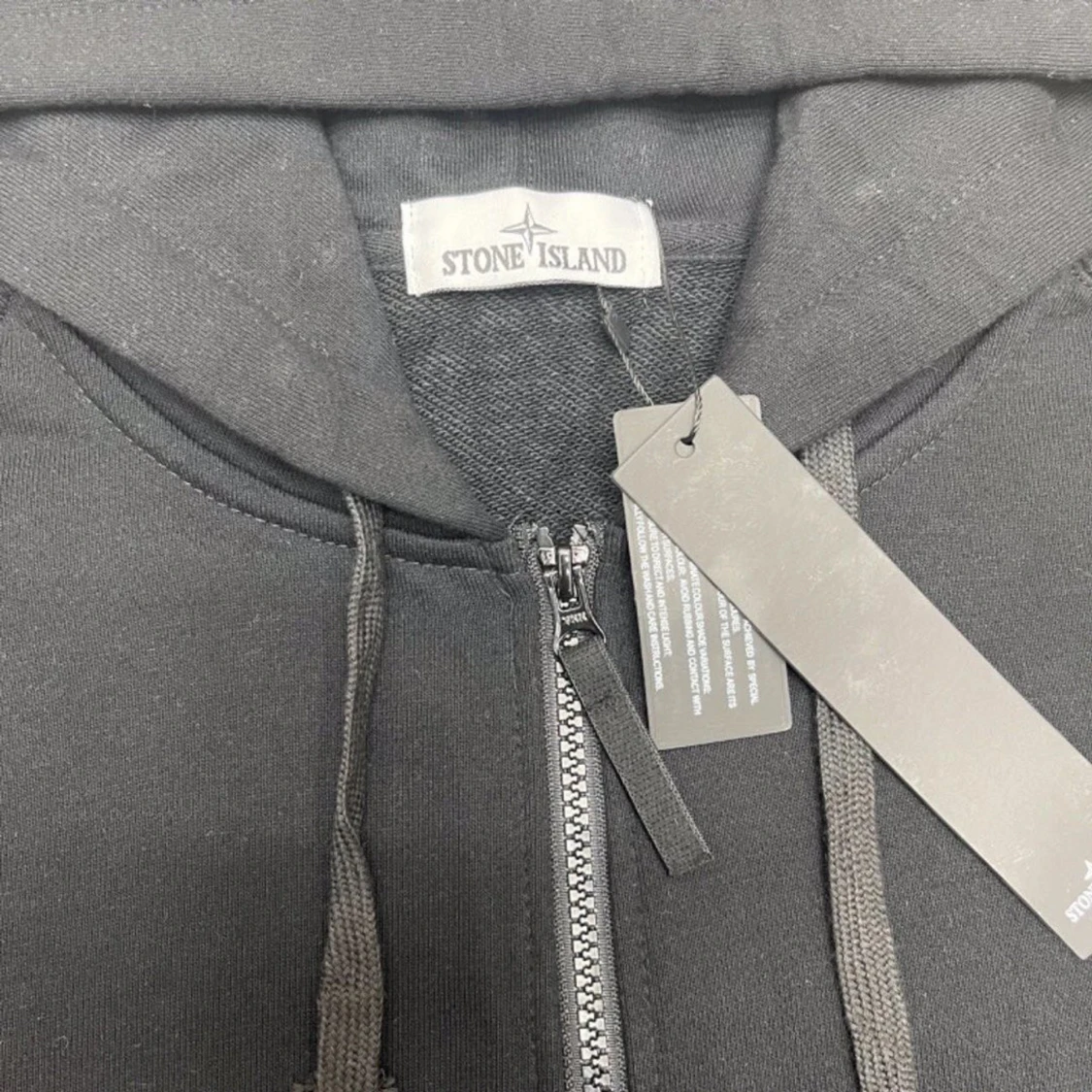 Svart hoodie från Stone Island - 4
