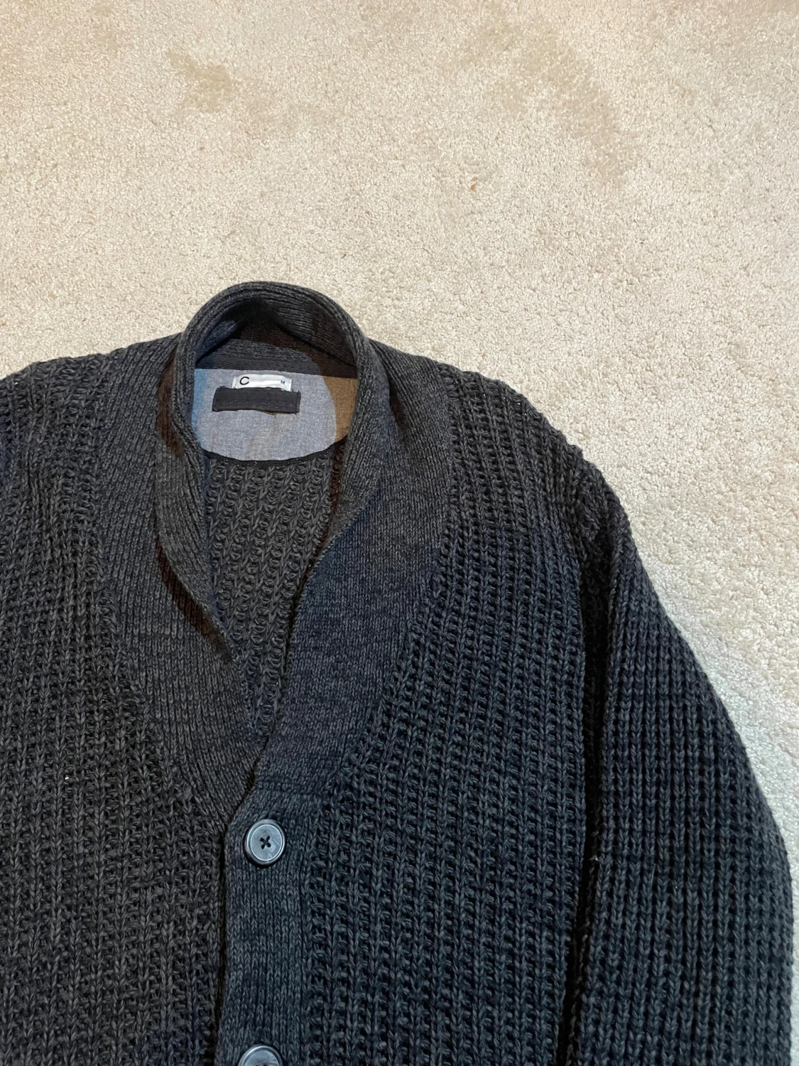 Mörkgrå stickad kofta med knappar | M - 1