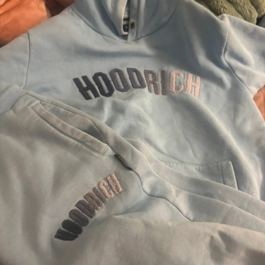 Ljusblå hoodie från Hoodrich