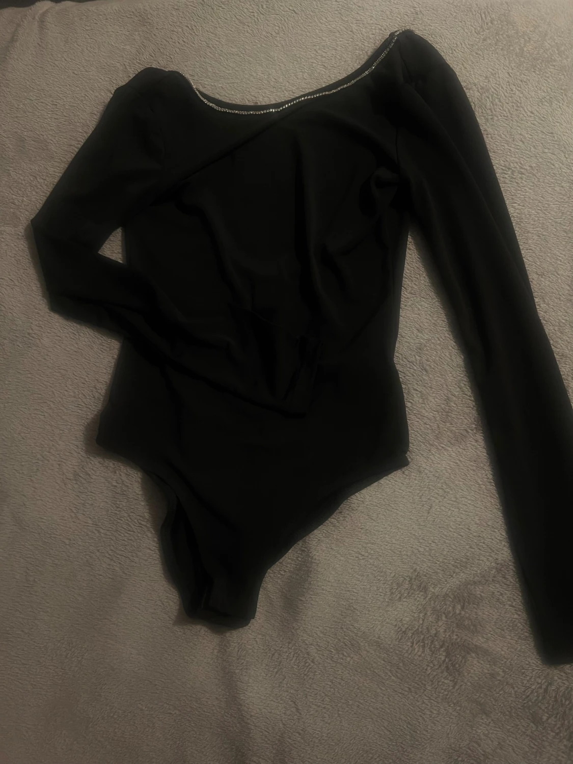 Svart långärmad body