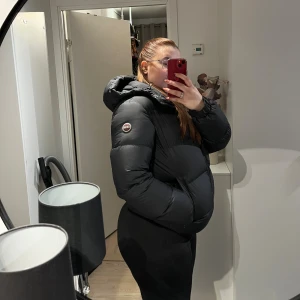 Colmar- Svart pufferjacka  - Svart colmar jacka, knappt använd! 