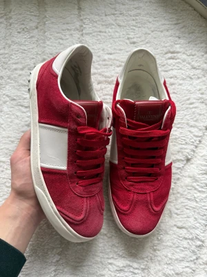 Valentino Flycrews Röda - Använda ett fåtal gånger! 40 fits 41