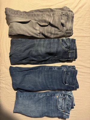 5 Par byxor - Säljer 5 skitsnygga jeans för totalt 349. Har aldrig använt de en enda gång. Dm för mer detaljer om varorna eller priset flr varje enskild par jeans
