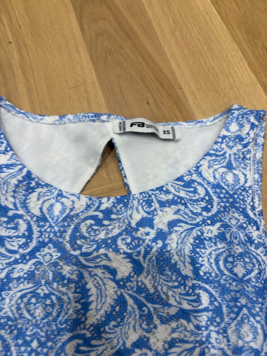 Blåvit mönstrad klänning FB Sister - 2