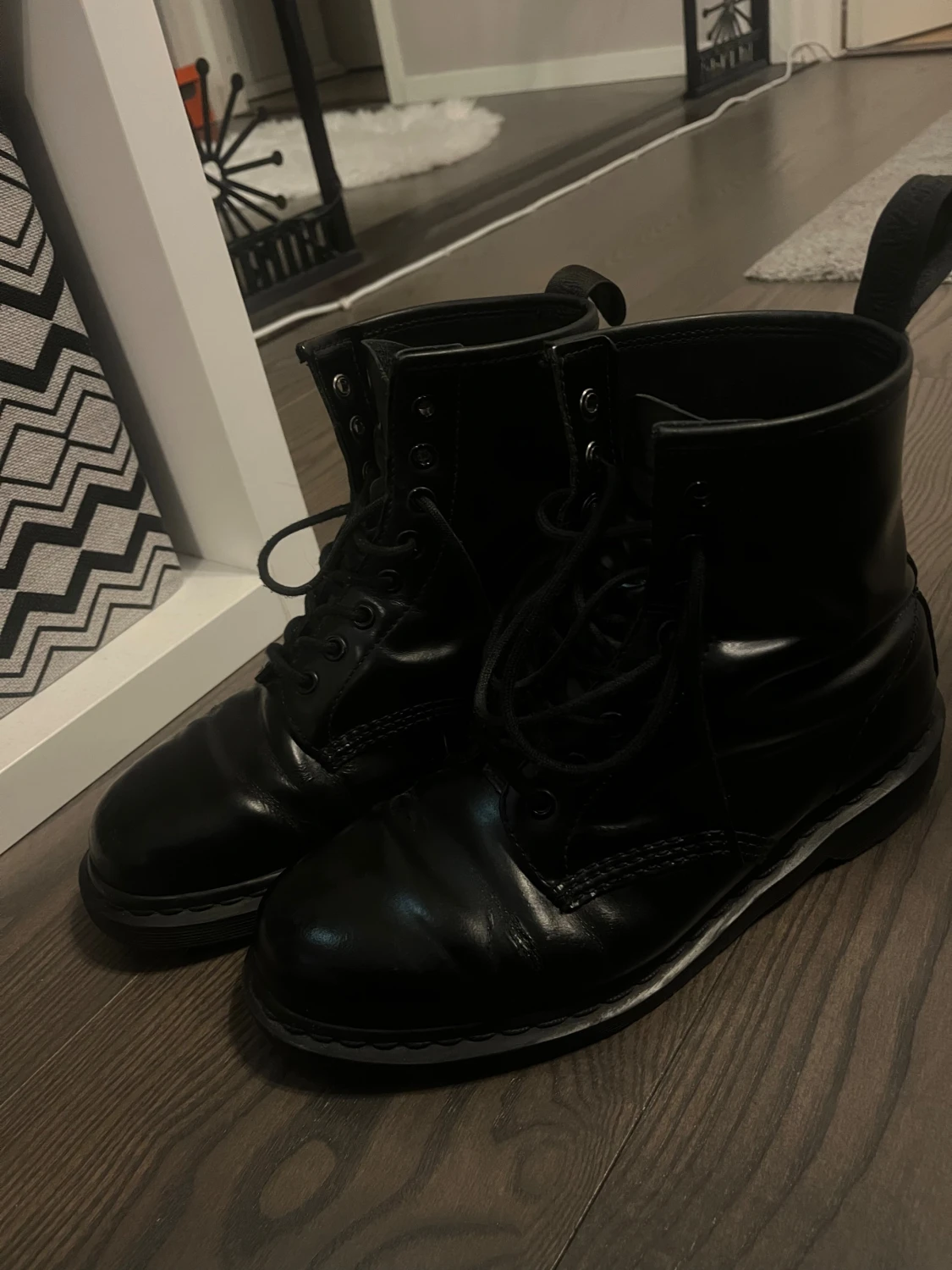 Svarta kängor Dr. Martens