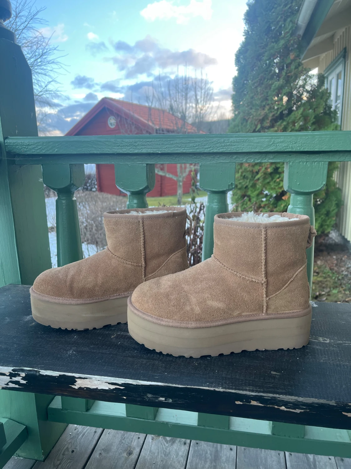 Äkta UGG beige plattform boots i mocka