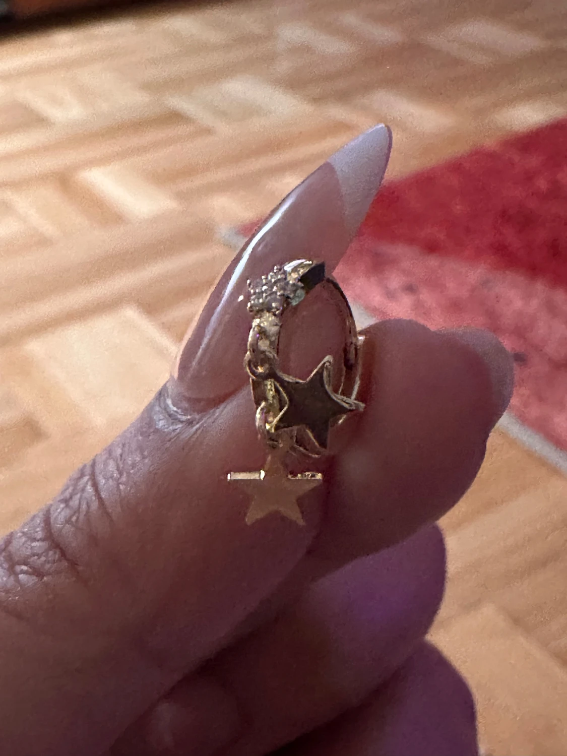 Guldiga örhängen med stjärnhängen - 1