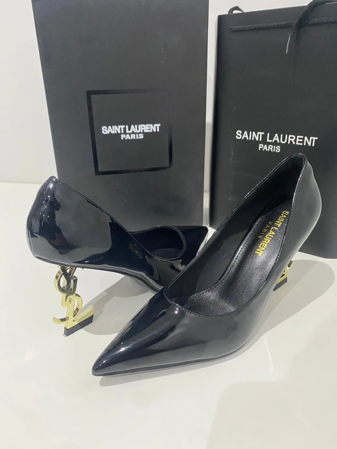 Svarta Saint Laurent pumps med YSL-klack - 1