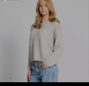 Stickad tröja - En stickad rosa tröja fårn lager 157 den är M men den är lite för sort för M om no förstår💞💞