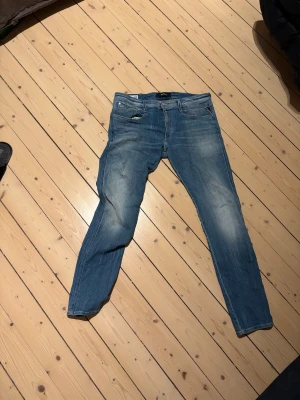 Replay Anbass slim jeans blå 36 - Blåa Replay Anbass, använda ett fåtal gånger.