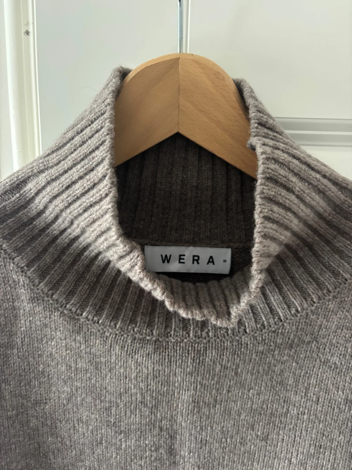 Beige stickad väst från Wera - 3