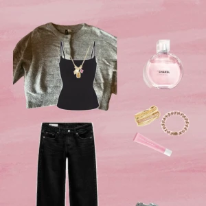 Grå cropped kofta från H&M Divided - Supermjuk och croppad grå kofta från H&M Divided. Perfekt att slänga över ett linne eller t-shirt. Koftan är i storlek S men upplever den mer som en XS.