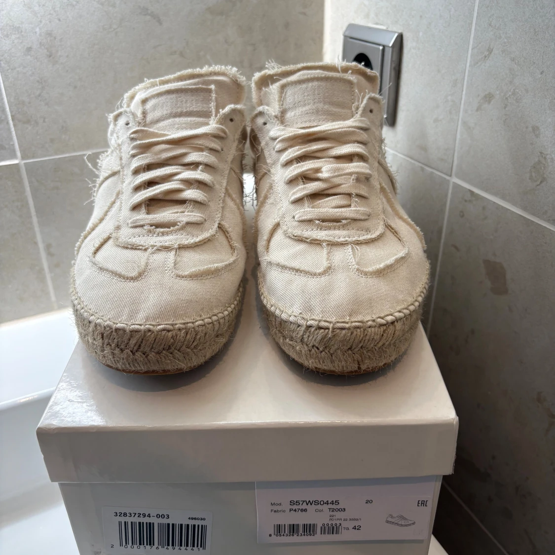 Maison Margiela sneakers i beige canvas - 1