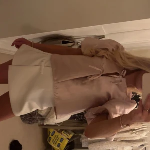 Jätte fin rosa topp - Jätte fin rosa topp från Gina som är slutsåld. Aldrig använd med prislapp kvar🩷