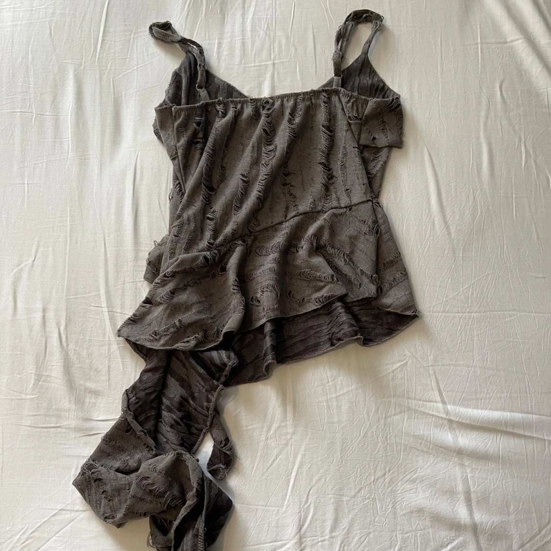 Grå omlott topp med volang och snörning - 1