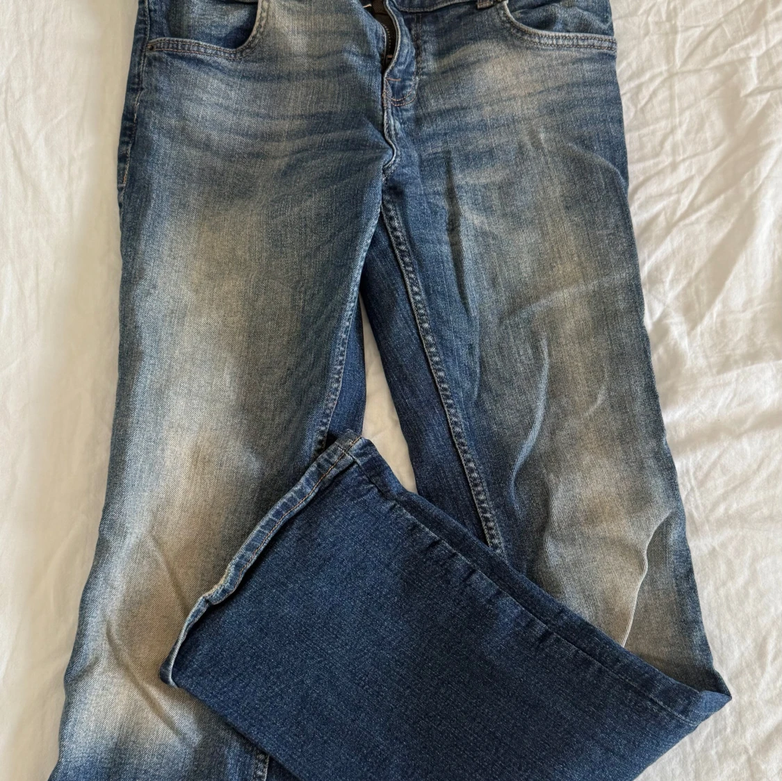 Blå bootcut låg/mellanmidjade jeans - 1