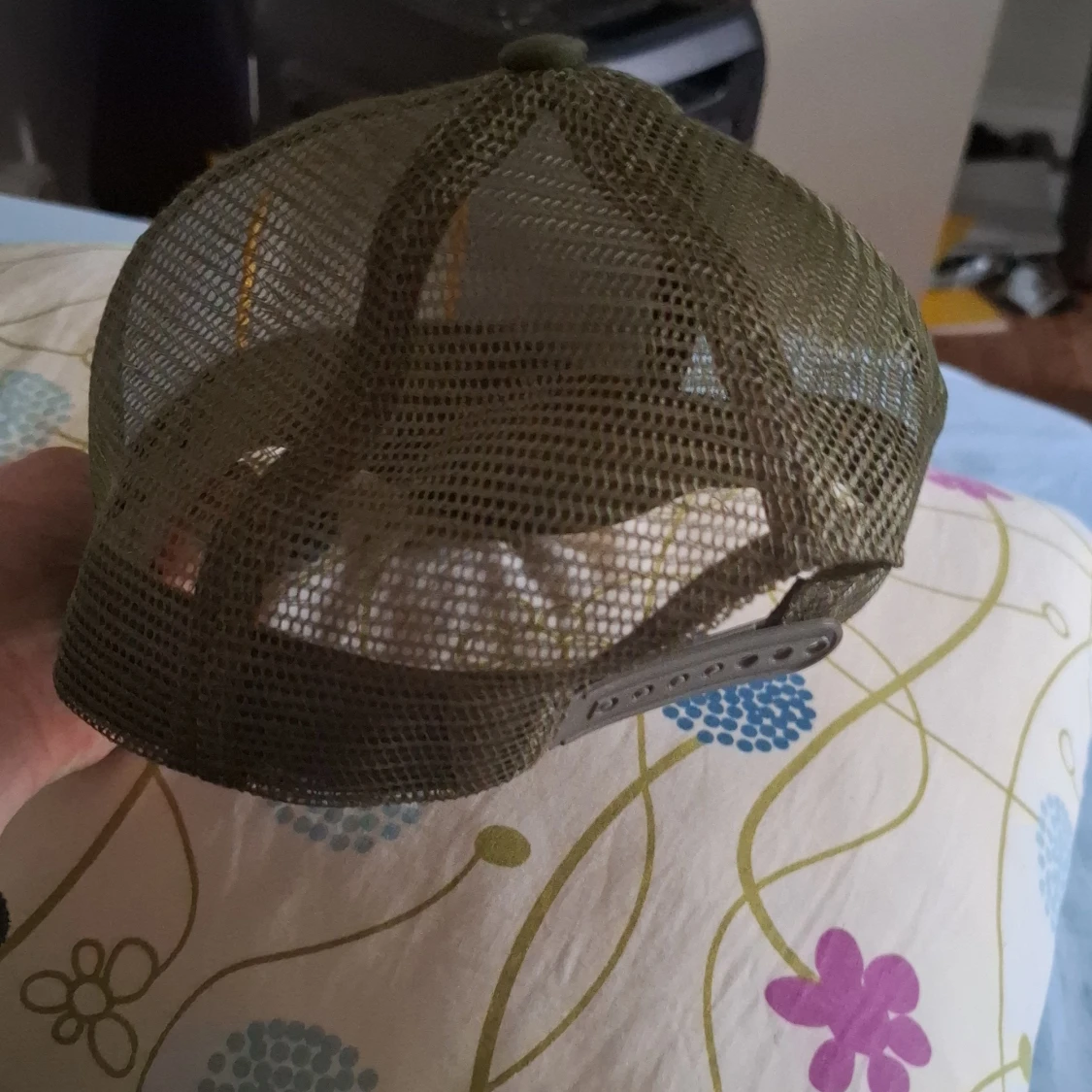 Olivgrön truckerkeps med hjortpatch - 1