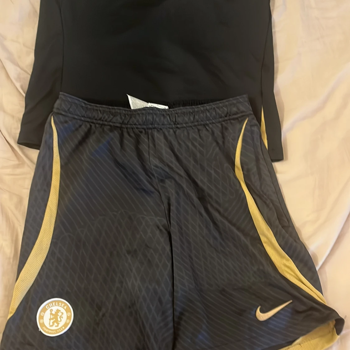 Chelsea svart och vit fotbollströja & shorts Nike. Storlek S - 3