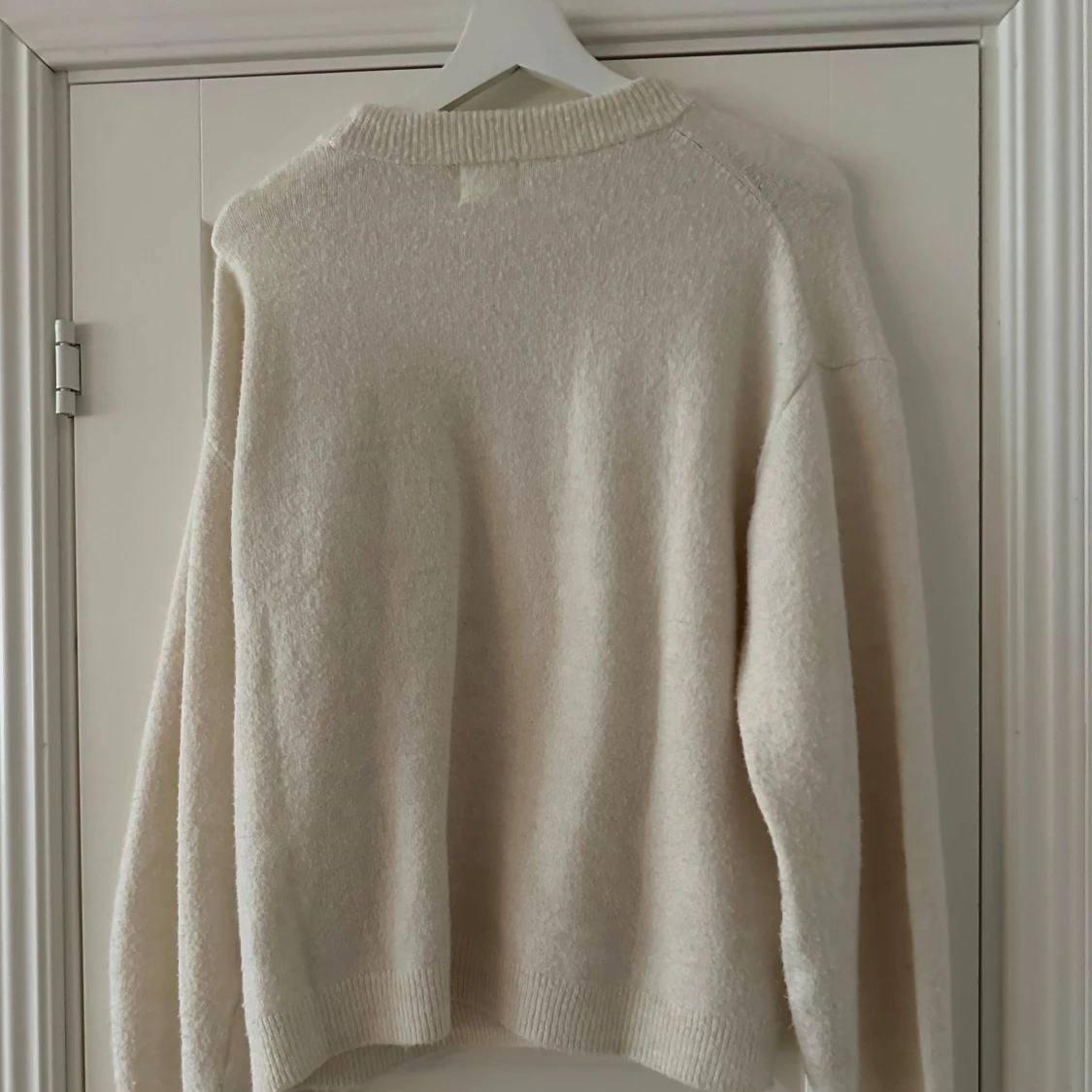 Vit stickad tröja  - 1