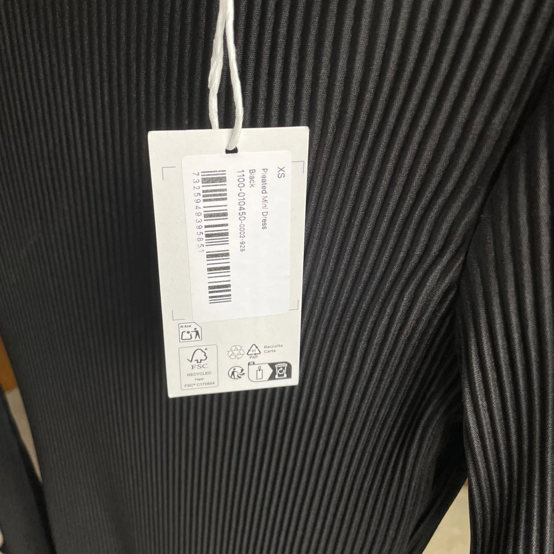 Svart ribbad kortklänning från NA-KD - 4