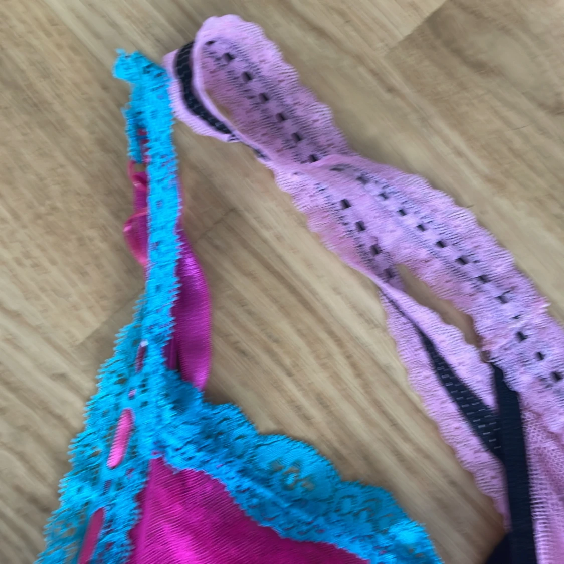 2 spetsiga linnetoppar i rosa & lila - 4