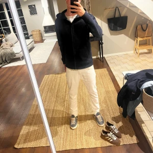 Lee jeans straight fit - Lee jeans med en riktigt snygg straight passform som sitter sjukt bra| nypris 999kr| storlek W31 L32 men passar W30 skulle jag säga.