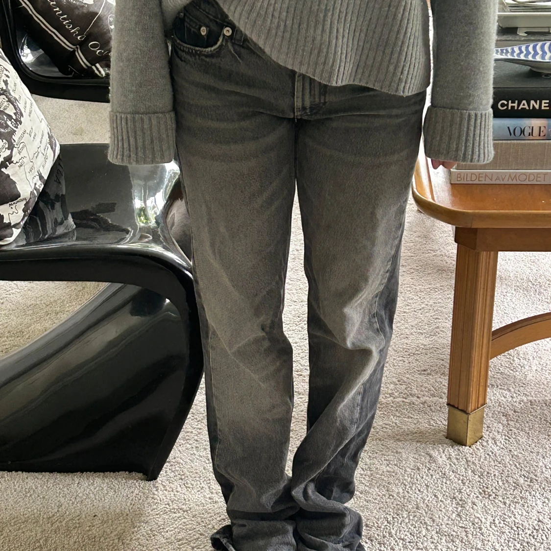 Grå midwaist raka jeans Zara