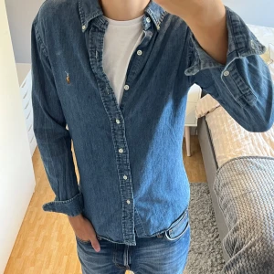 Polo Ralph Lauren Slim Fit Skjorta - Polo Ralph Lauren Slim Fit Skjorta | Storlek: S, passar dig mellan 175-185 cm | Skick: 9/10, använd fåtal gånger | Bara att skriva vid funderingar✍️